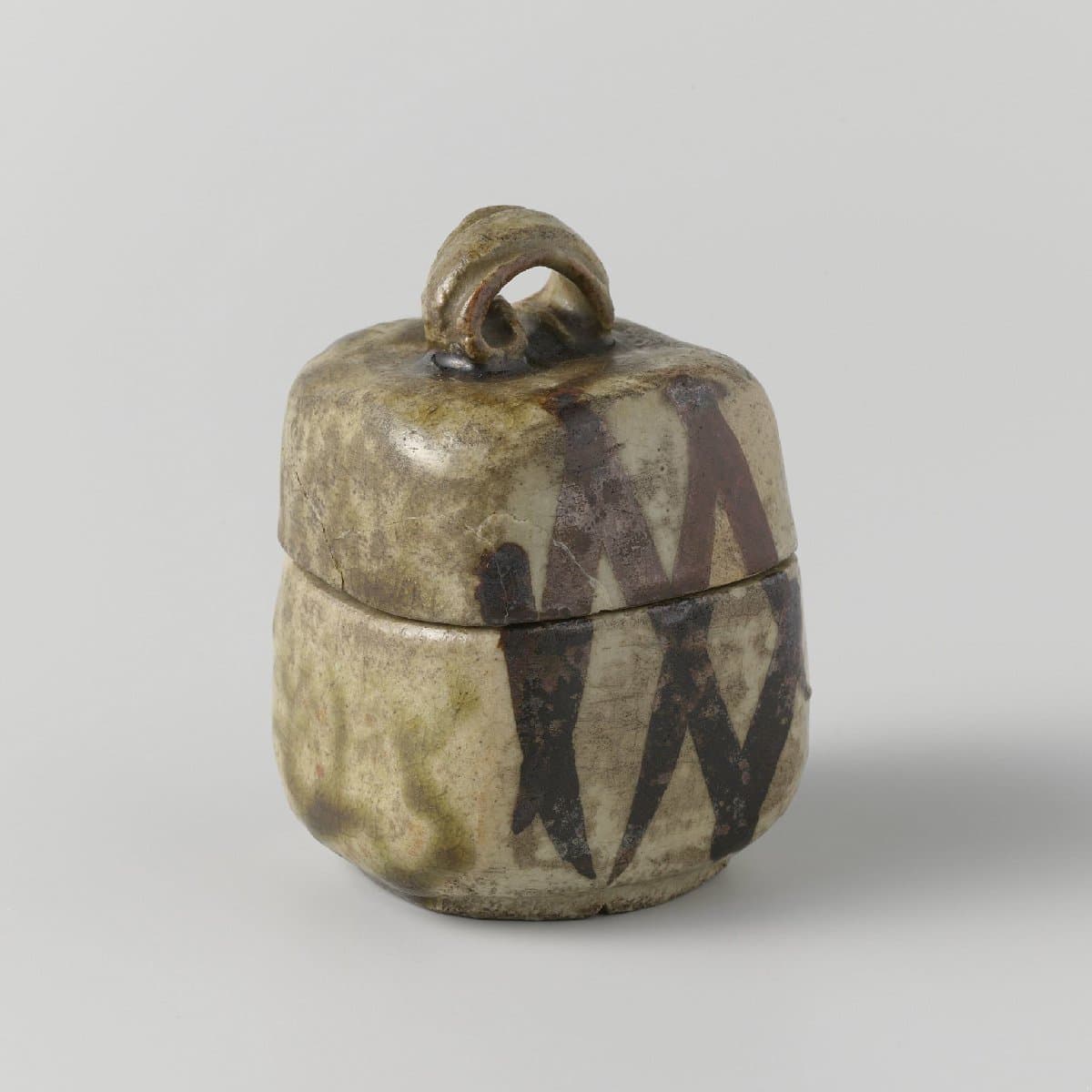 Incense box in the shape of a square basket