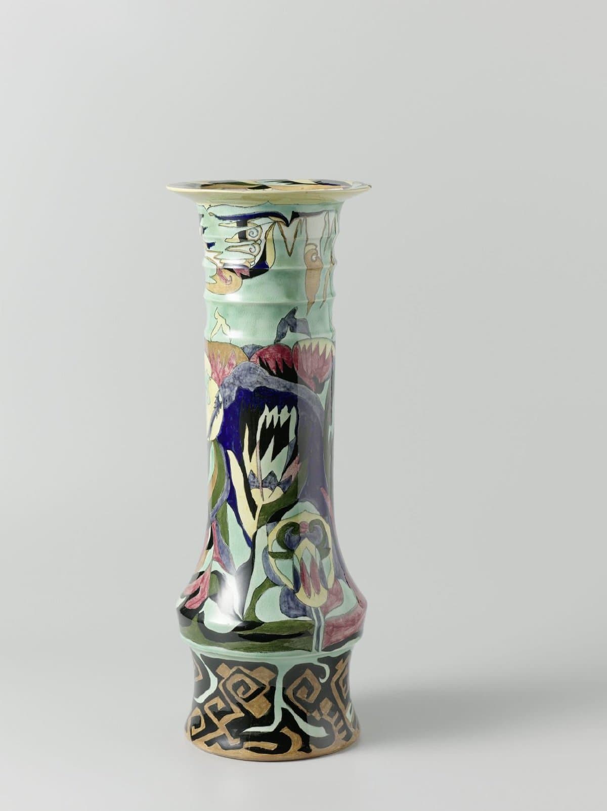 Vaas uit een serie van vijf stuks, ontwerp Colenbrander