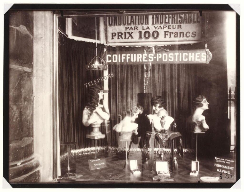 Coiffeur, Palais Royal (1926-1927)