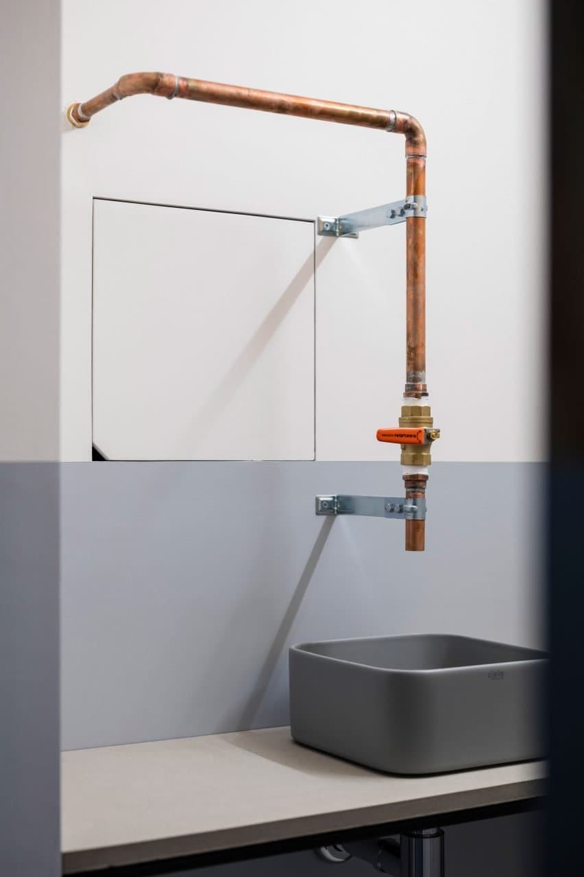 panda-minimal-office-shimpei-oda-loowe_dezeen_2364_col_10-852x1278.jpg
